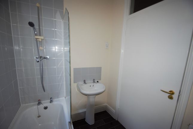 Flat 7 Changegate House, Upper Parts, Keighley photo 4