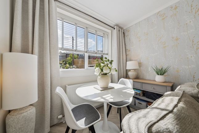 35 Brenfield Avenue, Muirend, Glasgow photo 4