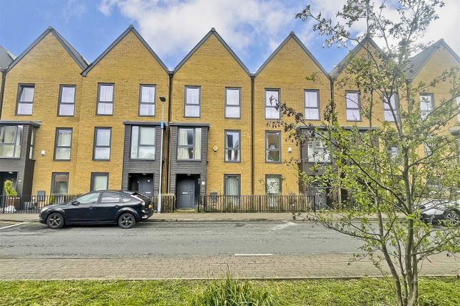 Thumbnail Town house for sale in Churchill Road, Uxbridge