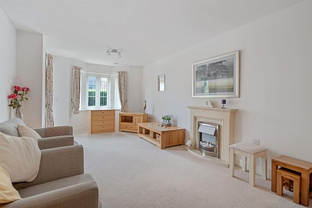 Thumbnail Flat for sale in Clarence Court, Clarence Road, Horsham