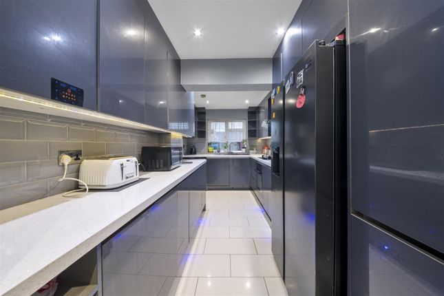 47, Derwent Drive, Hayes photo 4