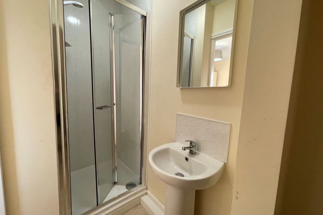 Room 5 21 Grove Mount, Pontefract photo 4