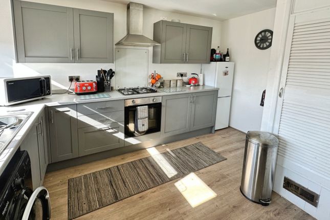 10, Lorien Close, Leek photo 4