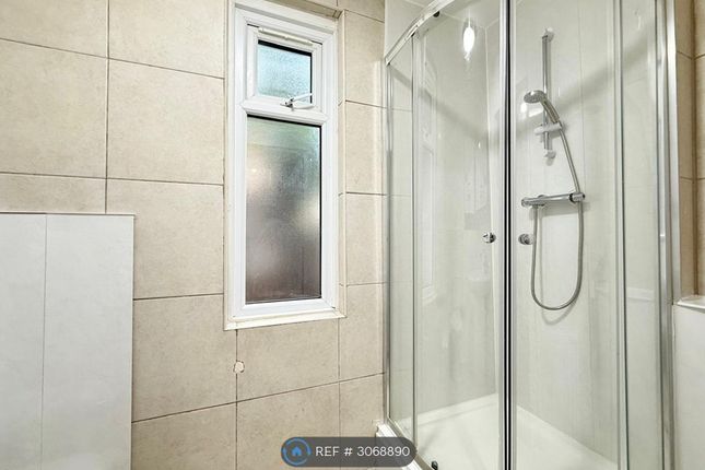 Flat A, Fairfield Street, London photo 5