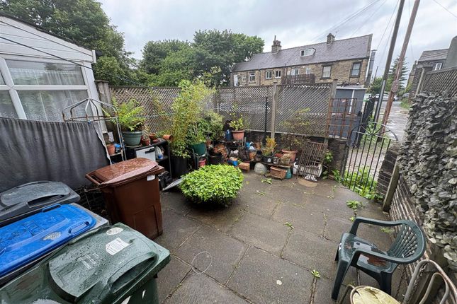15, Sunny Bank Road, Bradford photo 4