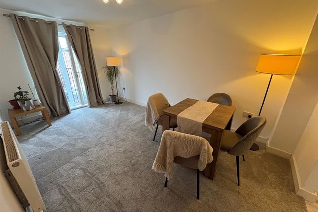 61, Sandhill Close, Bradford photo 4