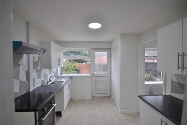 13, Fifth Avenue, Bolton photo 4
