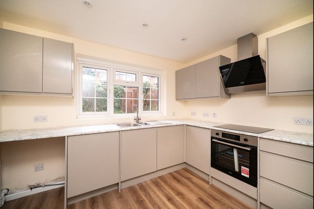 27 Batterdale, Hatfield photo 3