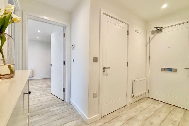 5 Yarnold Court, Campion Square, Dunton Green photo 2