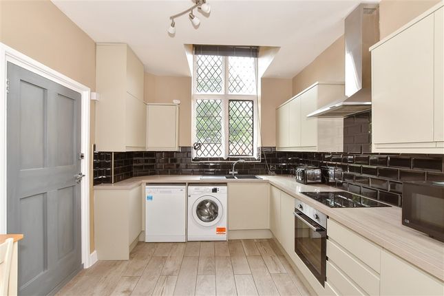 3-bed flat on Old Dover Road, Canterbury, £300,000