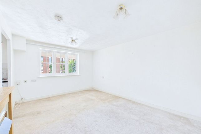 Hutchings Lodge,Flat 35, High Street, Rickmansworth photo 2