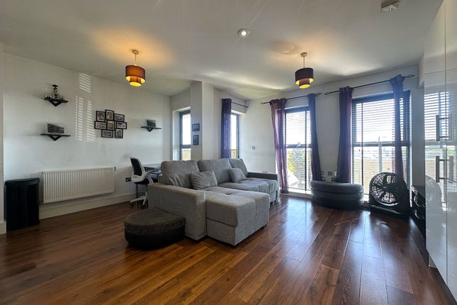 Flat 35, Harman Court, Rectory Park Avenue, Northolt photo 3