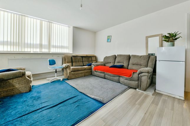 Flat 59, Skyline House, Swingate, Stevenage photo 2