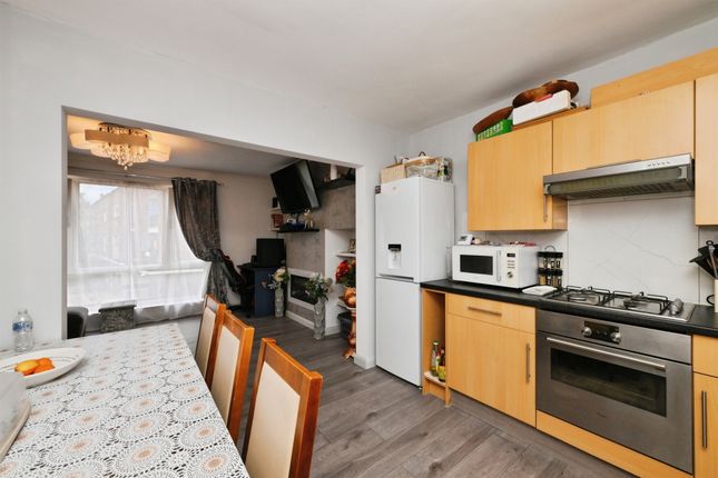 98, The Stow, Harlow photo 4