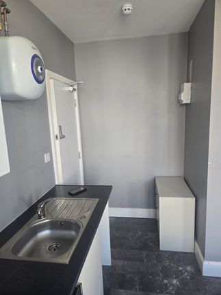 94, Fruen Road, Feltham, London photo 4