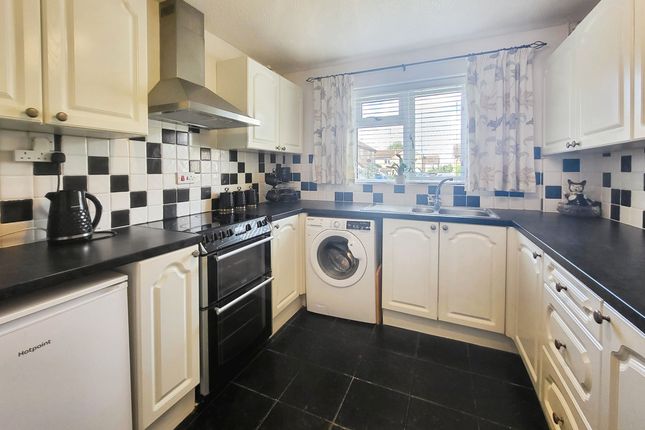 42 Cobwells Close, Leicester photo 3