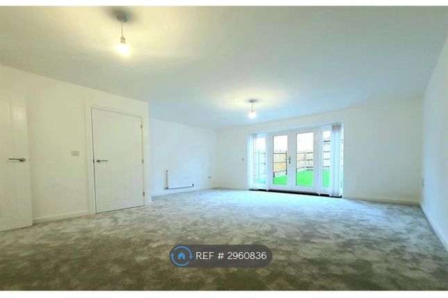 Baird Close, Wellesley, Aldershot photo 4