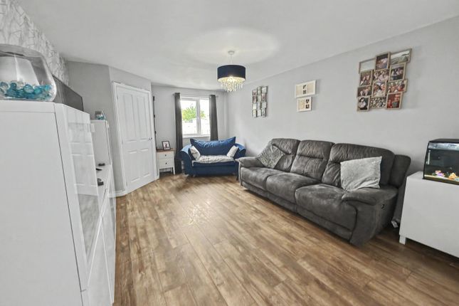 17, Water Lily Drive, Darlington photo 2