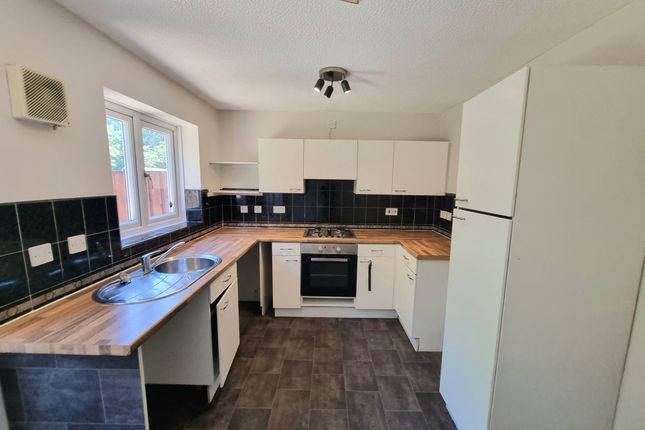 14 Rushfield Gardens, Bridgend photo 4