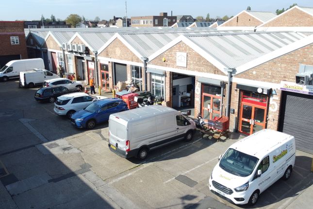 Warehouse to let in Quad Road, Wembley