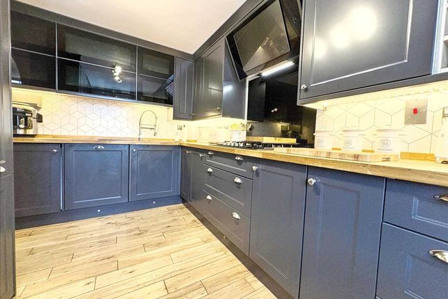 14, Sunstone Grove, Sutton In Ashfield photo 3