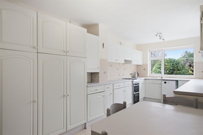 77, Yew Tree Drive, Chesterfield photo 3