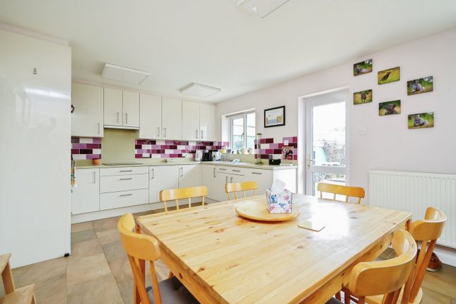 16, Saxel Close, Bampton photo 2