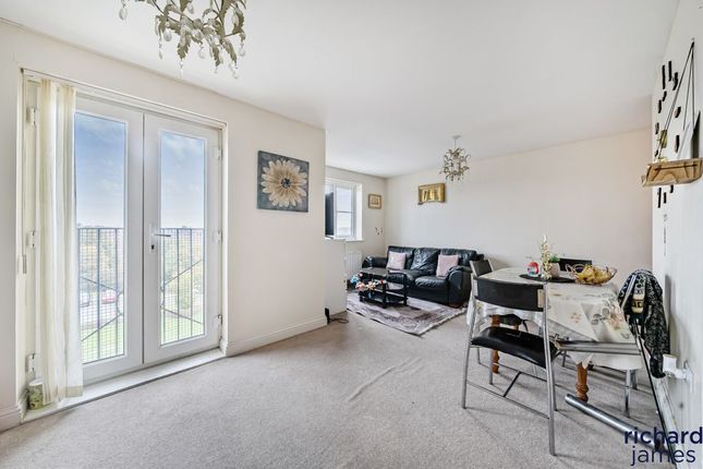 Flat 15, Kingsholm House, 7, Twickenham Close Stratton St Margaret photo 4
