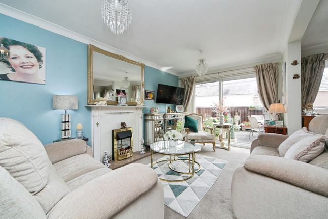 3 Crescent Court,, Nevill Crescent, Conwy photo 2