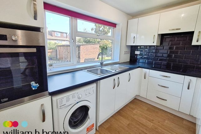140, Marlborough Gardens, UPMINSTER photo 3