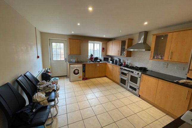 Terraced house to rent in Dragon Road, Hatfield
