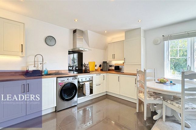 28, Hogarth Court, Halstead photo 2