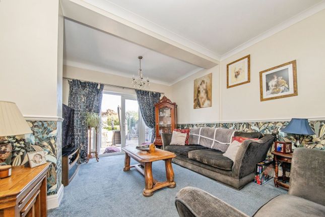 15, Rush Green Road, Clacton-on-Sea photo 2
