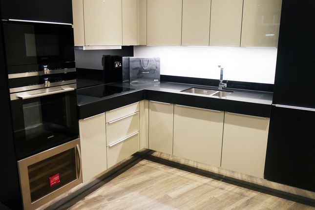 Flat Apartment 109, 1, Chaucer Gardens, London photo 4