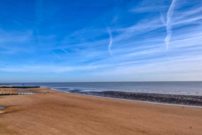 74, Southcliff, Walton on the Naze photo 3