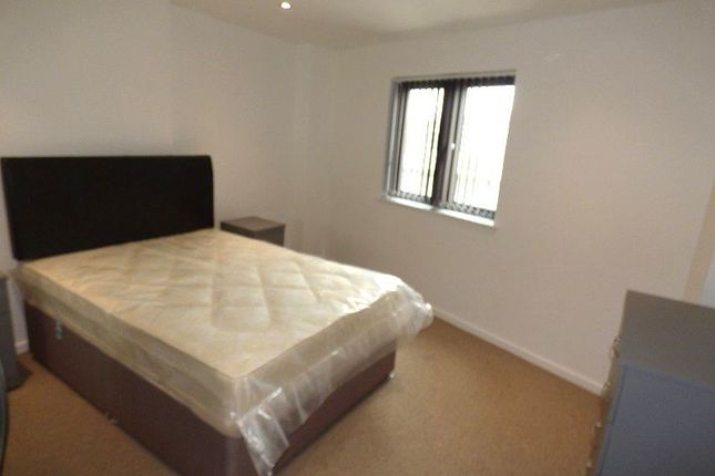 Flat to rent in Kings Road, South Quay, Swansea Bay.