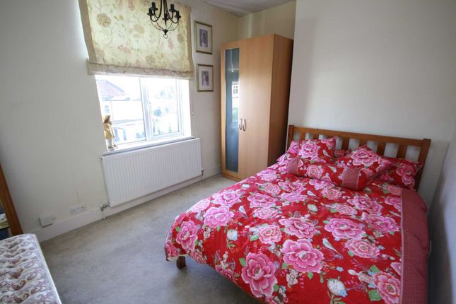 Thumbnail Town house to rent in Meadow Walk, Snaresbrook/Wanstead