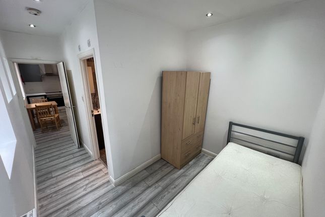 7 115c, Brunswick Park Road, London photo 3