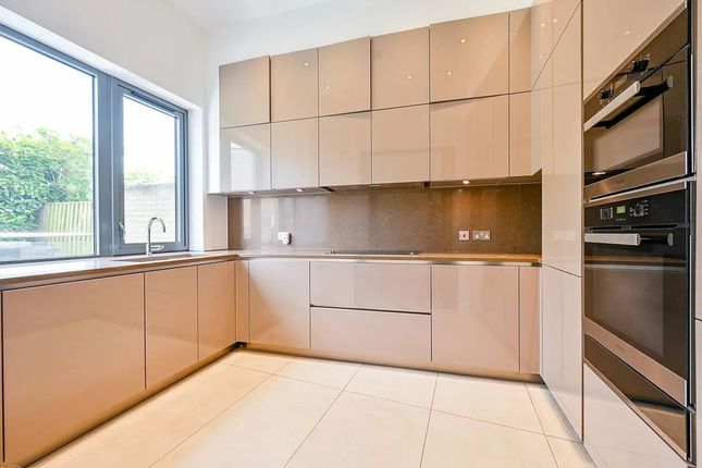 1, Gunnersbury Mews, London photo 3