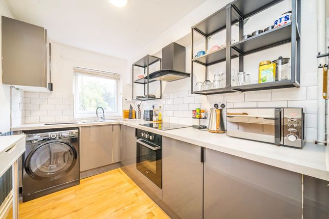 18, Ollgar Close, London photo 4