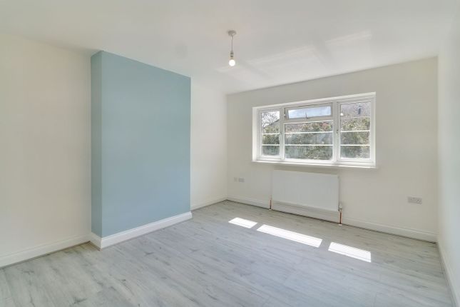 15, Beverley Court, Harrow photo 3