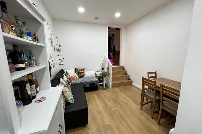 Braydon Road, London photo 5