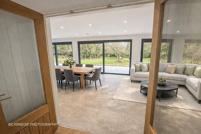 Poppetts Barn, Beacon Road, Ringshall photo 4