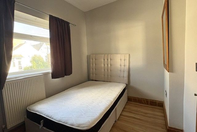 Flat 2, 88, Claude Road, Cardiff photo 2