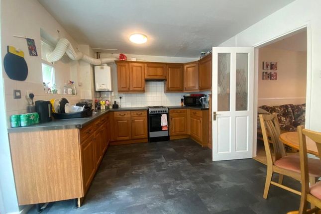 53, Denton Close, Surrey photo 3