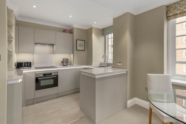 36 Swan Court, Chelsea Manor Street, London photo 2