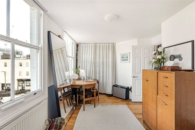 Flat 4, 17, Broadway Market, London photo 3