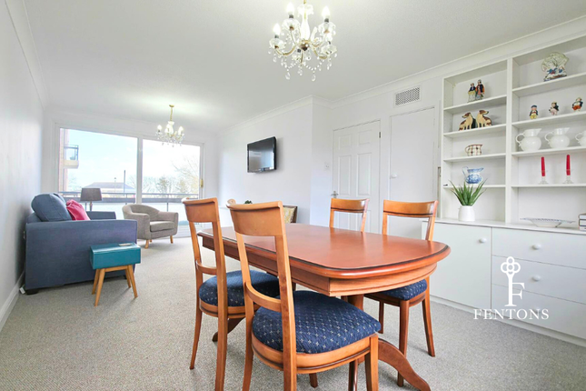 4 Frinton Court, The Esplanade, Frinton-on-Sea photo 2