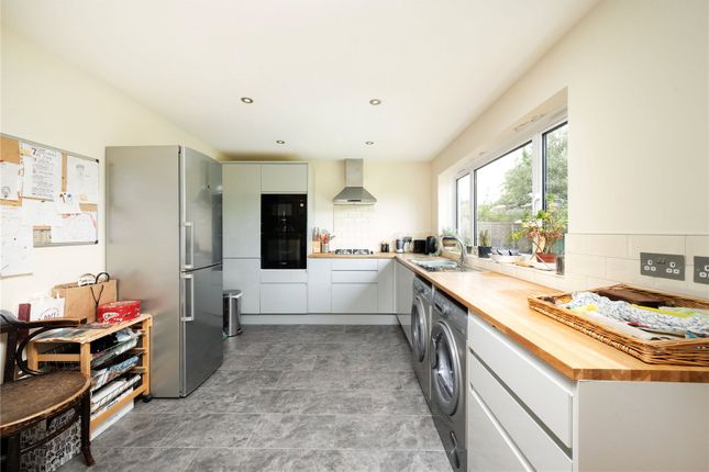 25, Featherstone Road, London photo 4