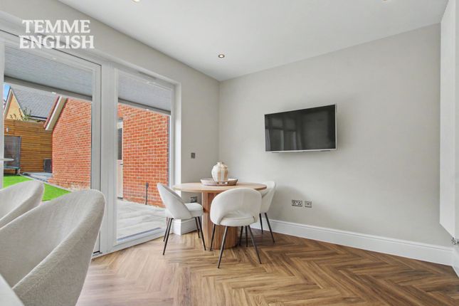 12 French Close, Basildon photo 4